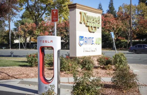 9Z8A6269 580x375 - Tesla Supercharger, 12 Stations @ 250kW
