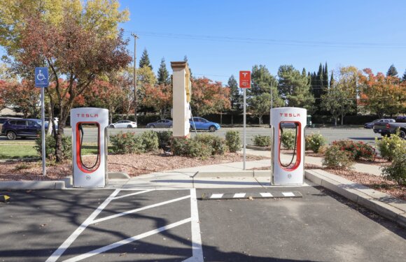 9Z8A6272 580x375 - Tesla Supercharger, 12 Stations @ 250kW