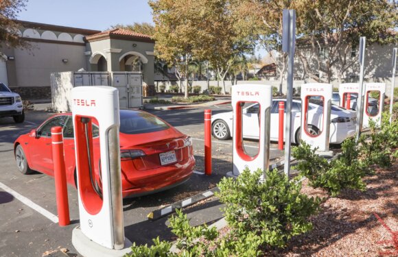 9Z8A6277 580x375 - Tesla Supercharger, 12 Stations @ 250kW