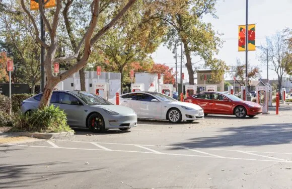 9Z8A6282 580x375 - Tesla Supercharger, 12 Stations @ 250kW