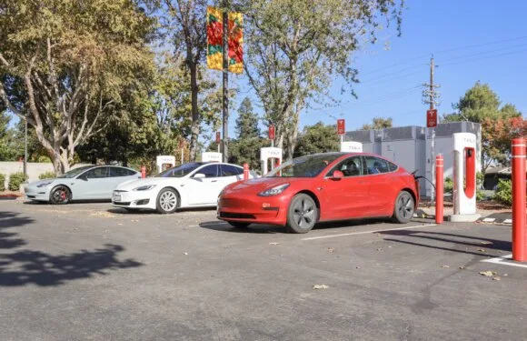 9Z8A6285 580x375 - Tesla Supercharger, 12 Stations @ 250kW