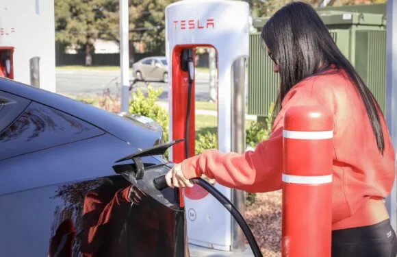 9Z8A6286 580x375 - Tesla Supercharger, 12 Stations @ 250kW