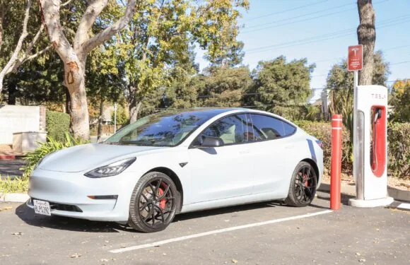 9Z8A6292 580x375 - Tesla Supercharger, 12 Stations @ 250kW