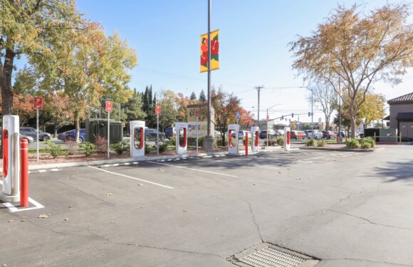 9Z8A6296 580x375 - Tesla Supercharger, 12 Stations @ 250kW